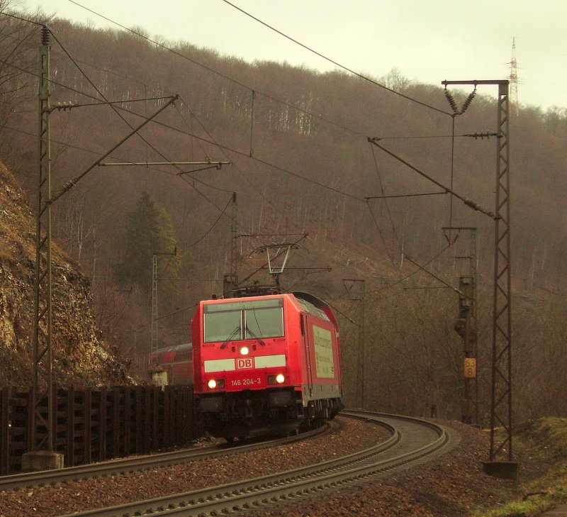 146 204-3 legt sich mit ihrem RE nach Mosbach-Neckarelz zwischen Amstetten und Geislingen(Steige) in die Kurve. 22.12.08