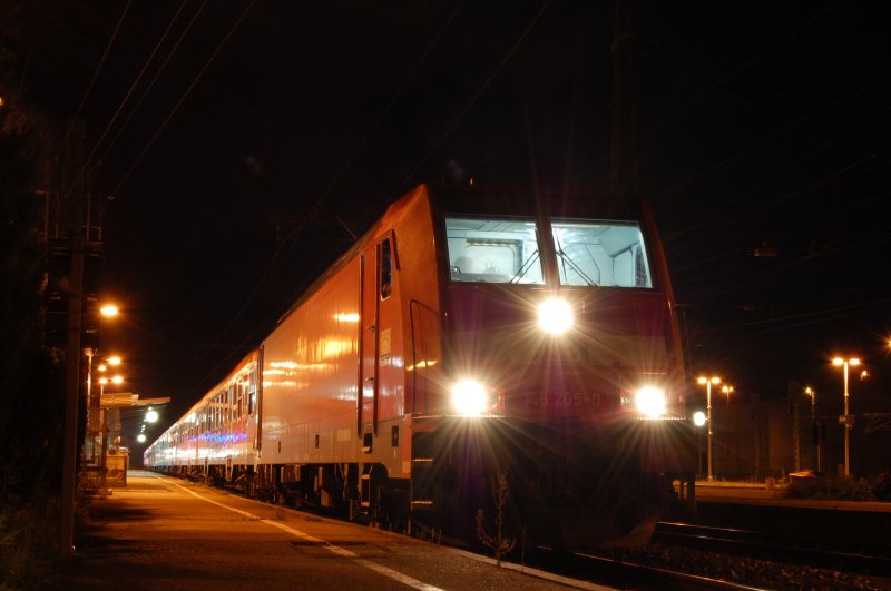146 205-5 stand am frhen Morgen 14.09.07 mit einem RegionalZug nach Stuttgart HBF auf Gleis 1 des Aalener Bahnhofs.