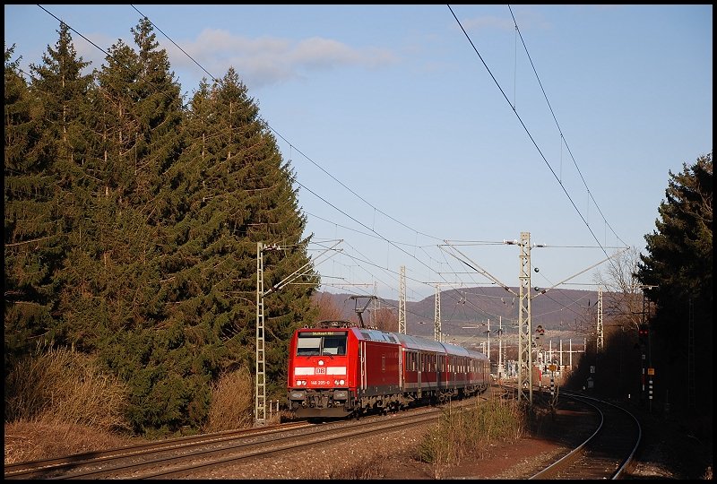 146 205 zog den RE 19464 nach Stuttgart Hbf. Aufgenommen am 12.Mrz 08 in Aalen-Essingen.