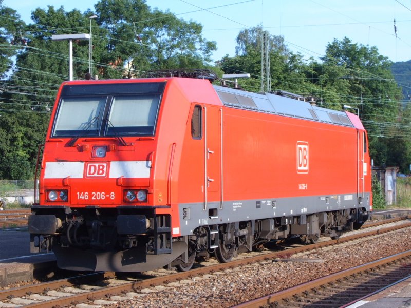 146 206-8 sonnt sich am 14.06.07 auf Gleis 4 des Aalener Bahnhofs.