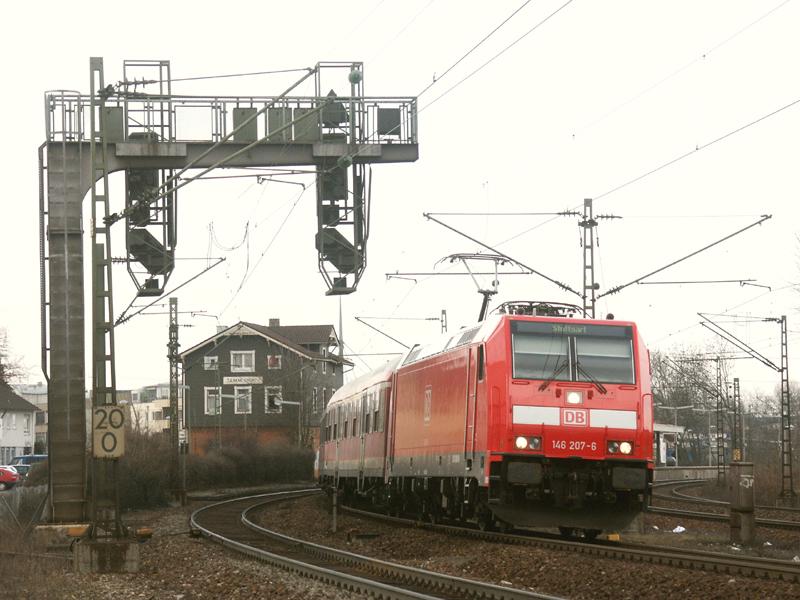 146 207-6 mit RE 4961 (Wrzburg-Stuttgart) am 21.02.2006 in Tamm.