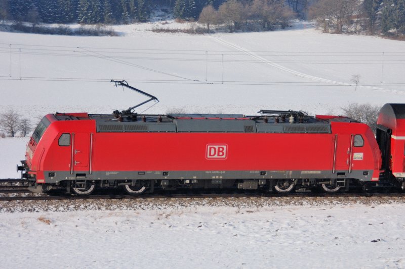 146 208-4 in Vorbeifahrt mit RE Richtung Amstetten/Wrttemberg. (KBS 750, Filstalbahn, 14.01.2009)