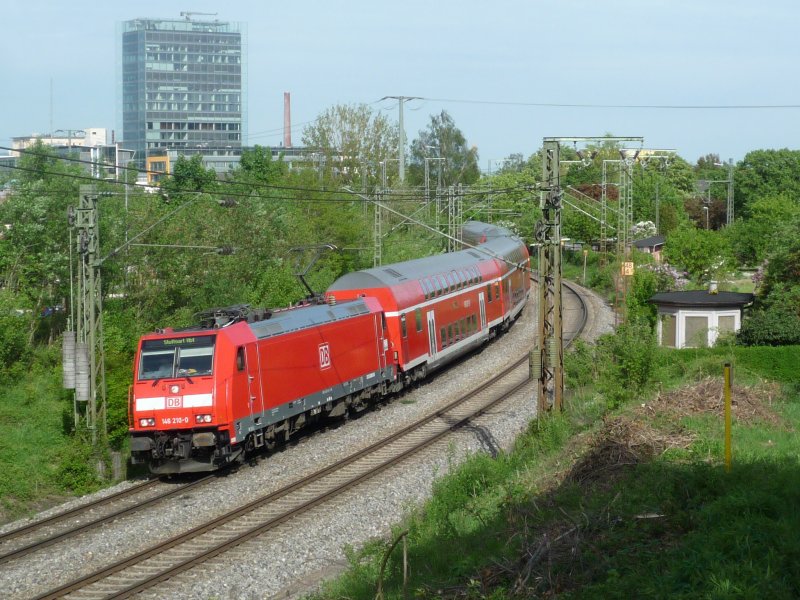 146 210-0 mit dem RE 19618 nach Stuttgart Hbf bei der Ausfahrt aus Singen(Htw). 06.05.09