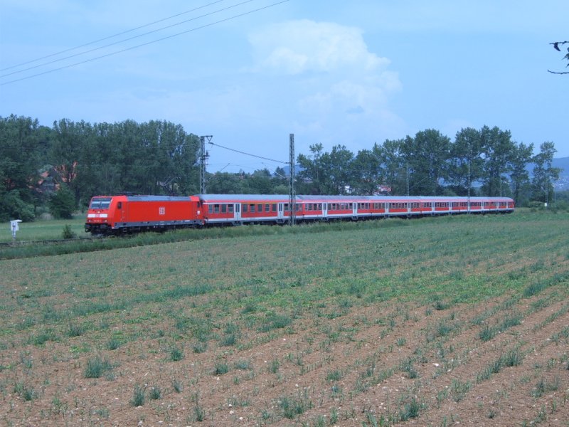 146 218-3 am 26.05.07 mit einem RegionalExpress von Aalen nach Stuttgart HBF, hier in Hhe von Essingen.