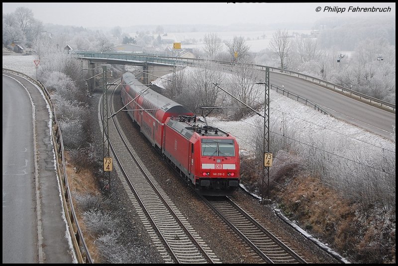 146 218-3 schiebt am 27.12.07 eine Doppelstockwagengarnitur ber die Filsbahn (KBS 750) in Richtung Ulm Hbf, aufgenommen bei Lonsee.