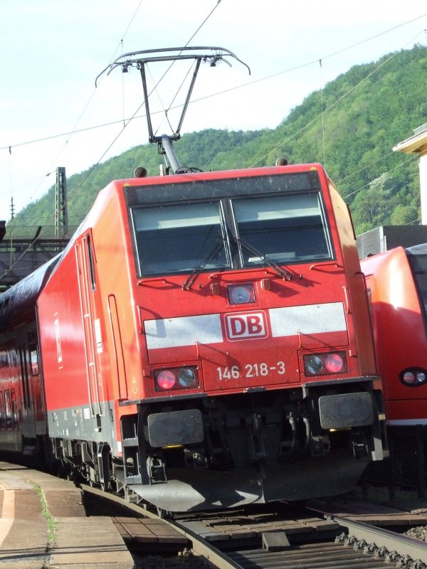 146 218 in Geislingen (Steige) mit einem RE Richtung Ulm am 13.05.2007