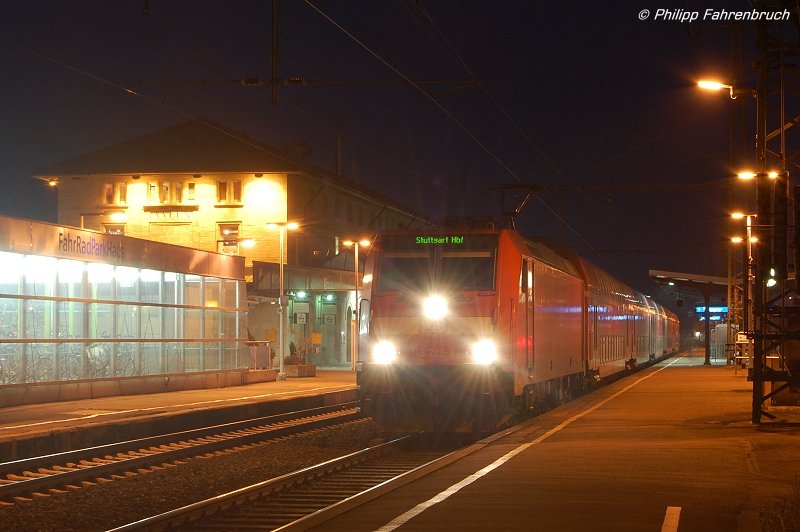 146 225-8 steht am 29.01.08 mit RE 19470 von Aalen nach Stuttgart Hbf auf Gleis 2 des Aalener Bahnhofs.