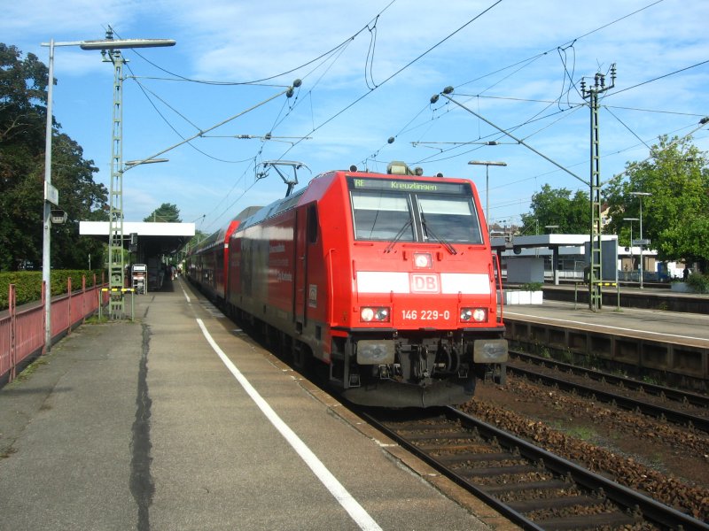 146 229-0 mit dem RE 5183 bei der Abfahrt in Radolfzell am 15.8.07