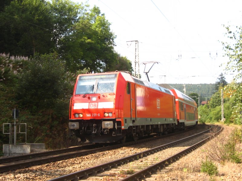146 231-6 hat den  IRE 4711 am HAken als sie am 14.9.07 den B31 der Schwarzwaldbahn passiert