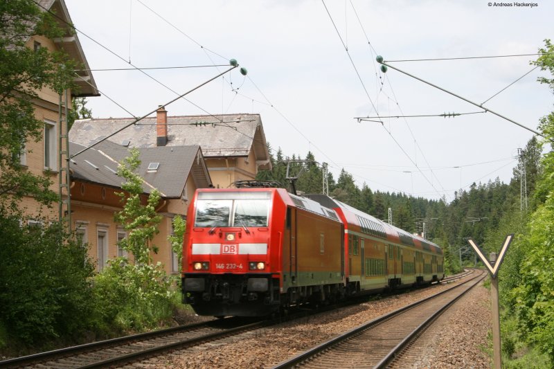 146 232-4 mit dem IRE 5191 auf H�he des ehmaligen Bahnhofs Kirnach am 1.6.08
