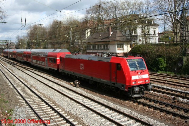 146 235-7 am 13.4.2008 bei der Ausfahrt aus Offenburg in Richtung Schwarzwald.