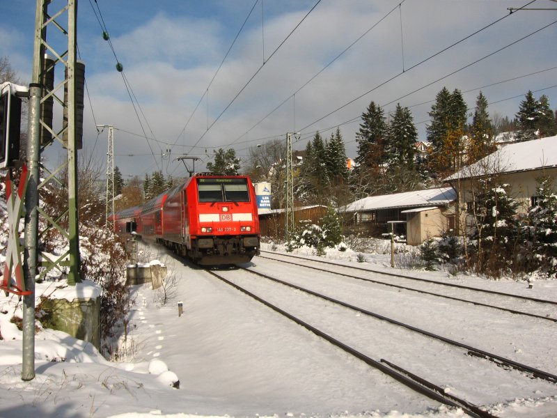 146 237-3 mit demm IRE 5189 am B31 der Schwarzwaldbahn am 17.11.07