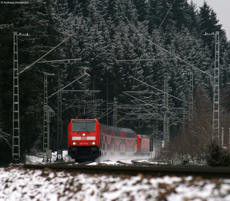 146 239-9 und 229-0 (Zugschluss) mit dem sonntglich verstrkten IRE 4711 (Karlsruhe-Konstanz) am km 69,8 8.2.09 