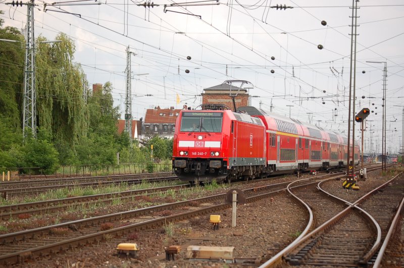 146 240 mit Dosto Richtung Schweinfurt Kbs 810 im Bhf Bamberg 04.06.07