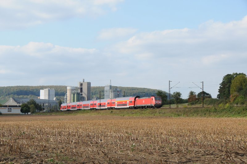 146 242 am 25.09.09 mit RE 4613 in Karlstadt/Main