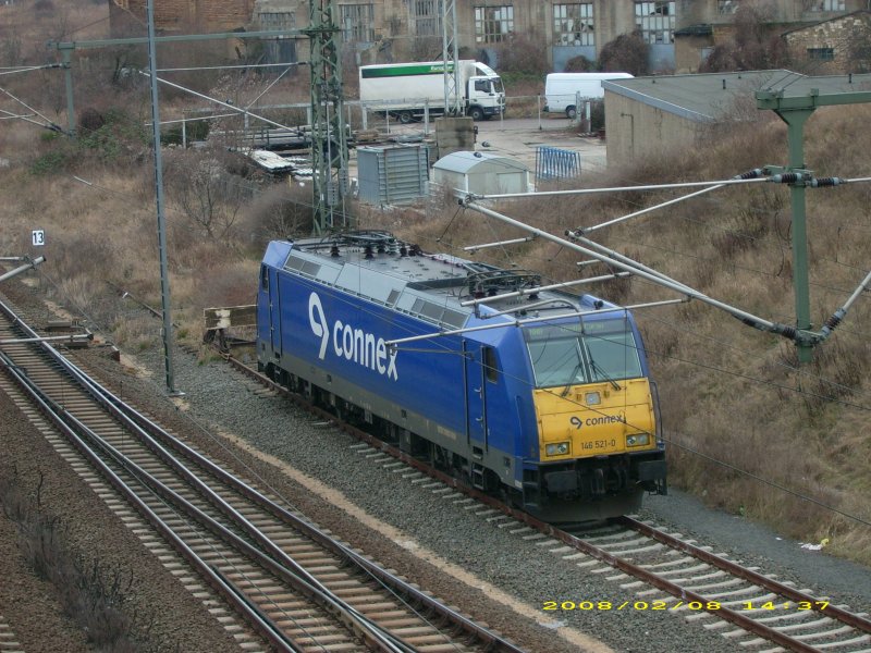 146 521 der Connex steht am 08.02.08 im Vorfeld des Bahnhofs Bitterfeld abgestellt.