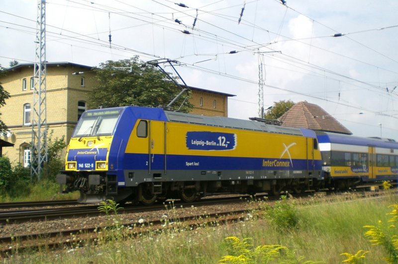 146 522, schiebt einen Connex, durch Lwenberg nach Rostock am 24.08.2007. 