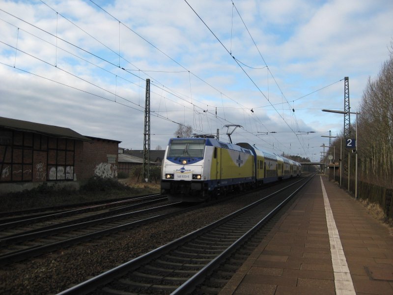 146 533-5 bei der Einfahrt mit MEr 36515 Hamburg-Harburg - L�neburg in Radbruch am 31.01.09.