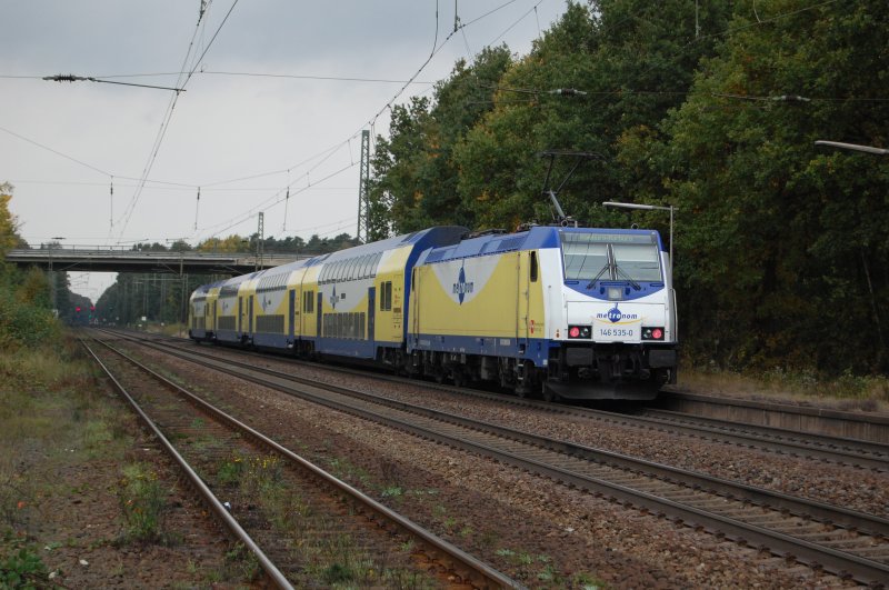146 535 mit MEr 36520 Lneburg - Hamburg-Harburg am 18.10.2008 bei der Ausfahrt aus Radbruch