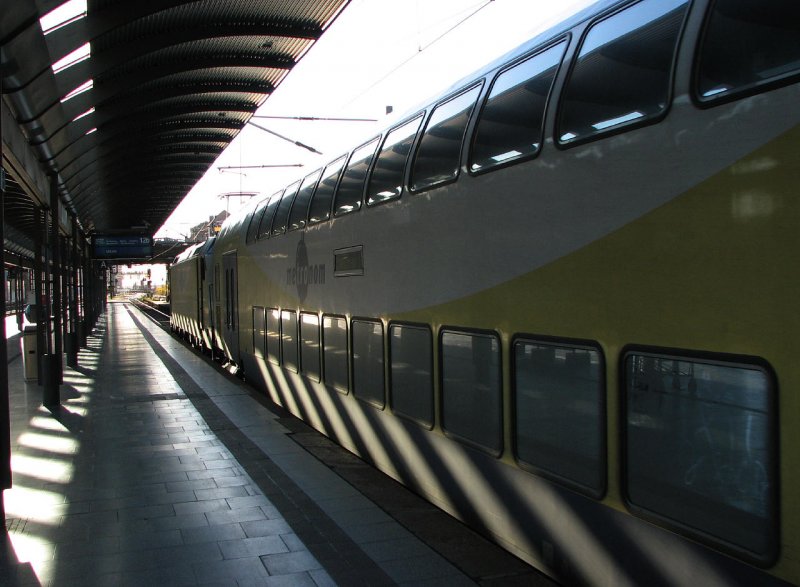 146-537 vor dem Metronom Regio Zug von Hamburg Hbf nach Uelzen
23.11.2007