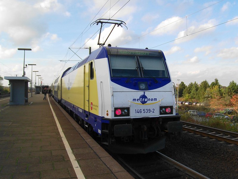 146 539-2 steht am 23.10.08 mit MEr 36522 von Lneburg nach Hamburg-Harburg in Maschen und wartet auf die Abfahrt.