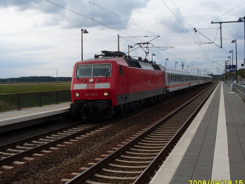 146-6 mit IC auf Durchfahrt in Vhrum. Relation Hannover - Leipzig