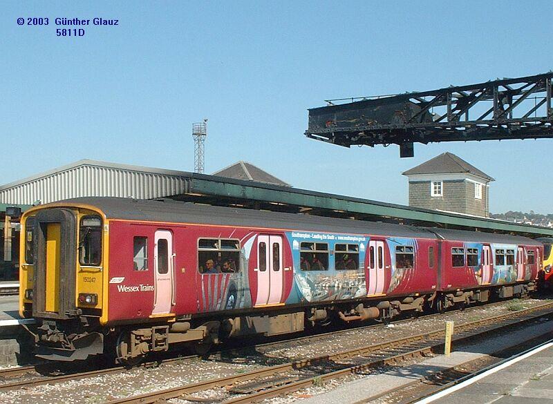 150 247 am 17.09.2003 im Bahnhof Plymouth.