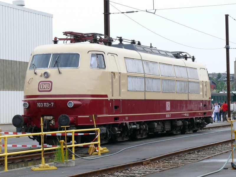 150 Jahre Eisenbahn in Luxemburg. Unter den Gastlokomotiven befand sich auch die 103 113-7 vom DB Museum. Aufgenommen am 09/05/2009 in Luxemburg.