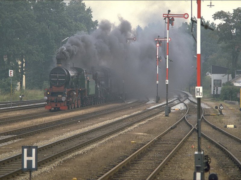 150 Jahre sterreichische Eisenbahnen.Extrazug mit MAV 109.109 und 33.132 im September 1987 nach Gmnd/N (Archiv P.Walter)