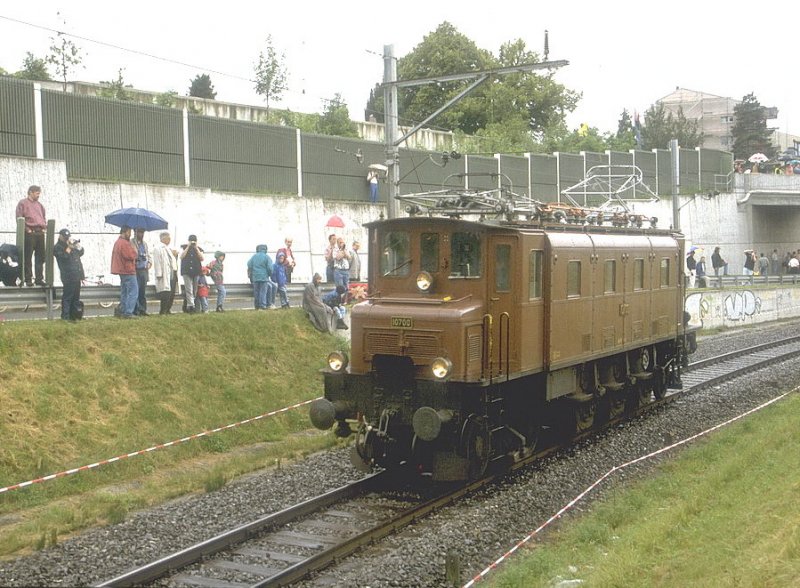 150 Jahre Schweizer Eisenbahn.Hier die Ae 3/6 I Nr.10700 an der Jubilumsparade 1997 in Lausanne (Archiv P.Walter)