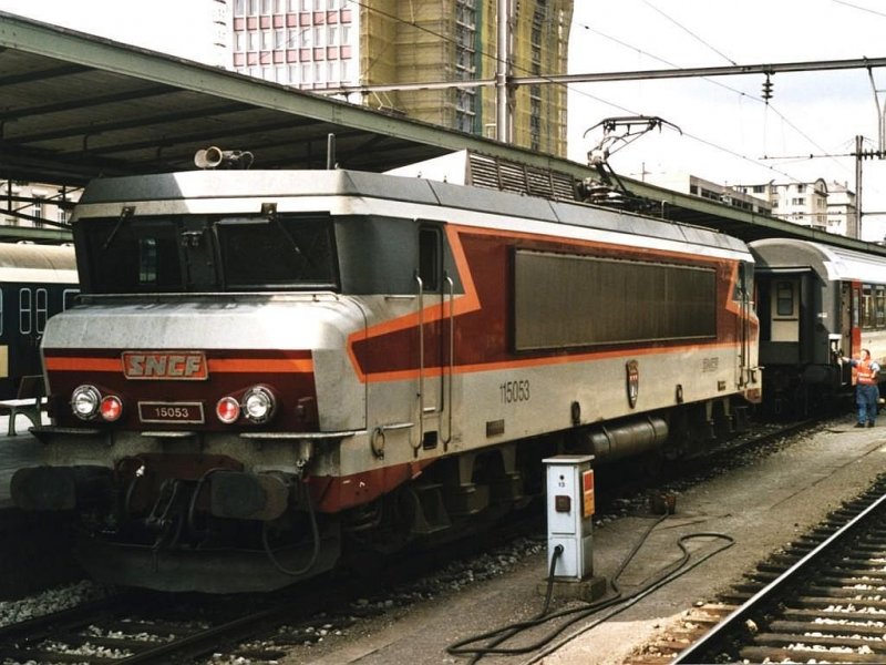 15053 auf Bahnhof Luxembourg am 25-7-2002. Bild und scan: Date Jan de Vries.