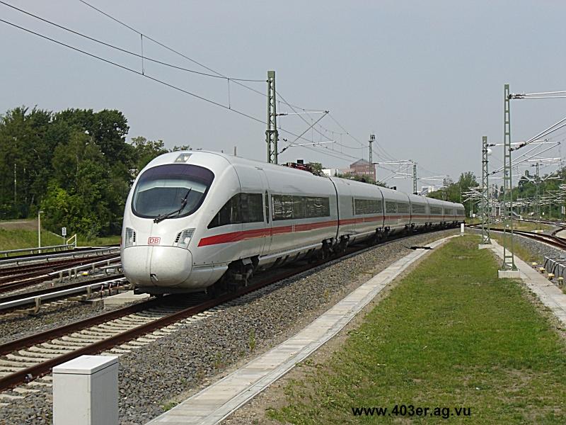 15.06.2006 erhlt hier der ICE T2 einfahrt in den Bahnhof Berlin Sdkreuz.