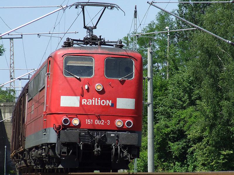 151 002-3 am 14.06.06 in Frankfurt (Oder).