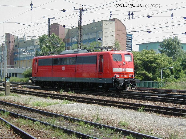 151 012-2 fhrt am 05.Juni 2003 als Lokzug aus dem Frachtenbahnhof Wien Matzleinsdorf