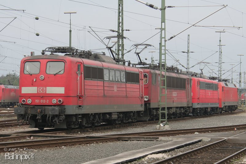 151 012 am 29.11.2007 in Maschen Rbf. www.bahnpix.de