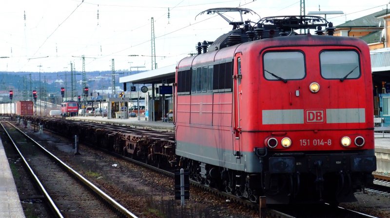 151 014 am 16.02.08 bei der Fahrt durch Passau Hbf.