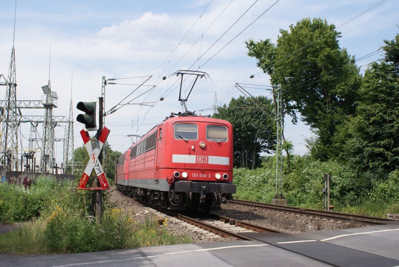 151 016-3 + 151 154-2 mit einem Kohlezug am Km 28,190 in Dsseldorf am 02.07.08