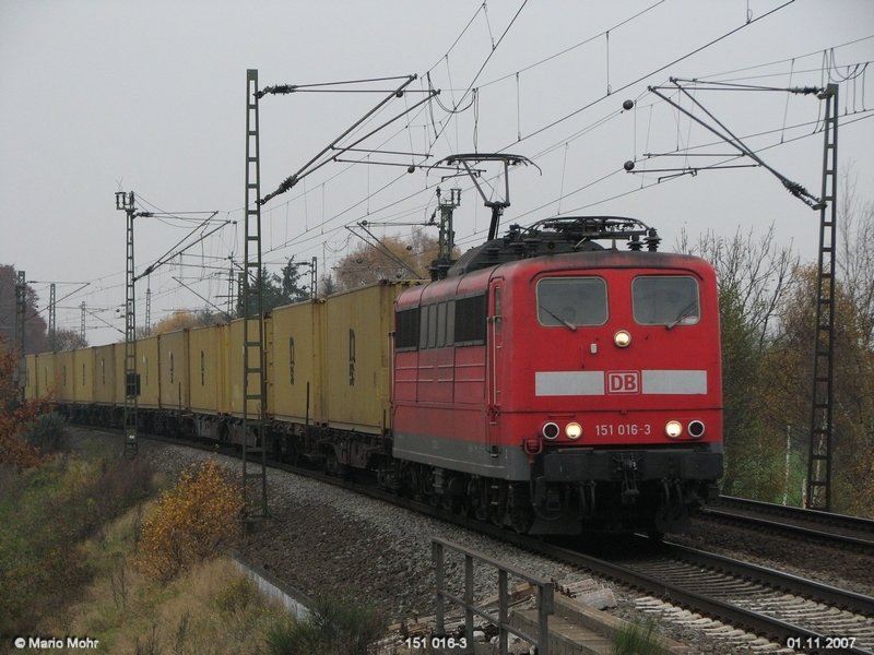 151 016-3 rollt Richtung Wunstorf.