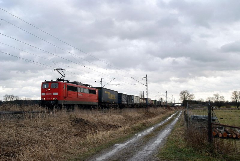 151 038 mit Gterzug bei Hattenhofen (11.01.2007)