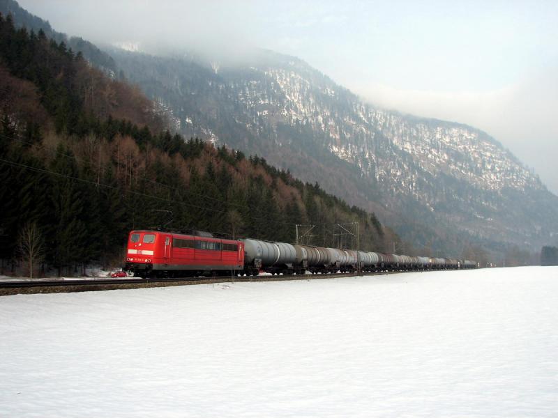 151 044 mit Kesselzug vor Niederaudorf (25.02.06)