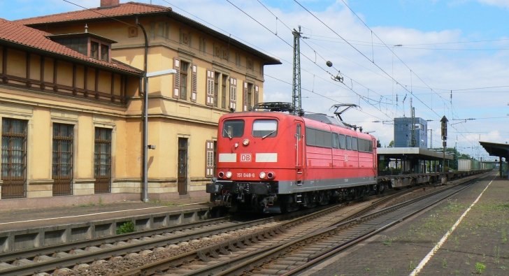 151 048 mit Hangartner-KLV in Graben-Neudorf.