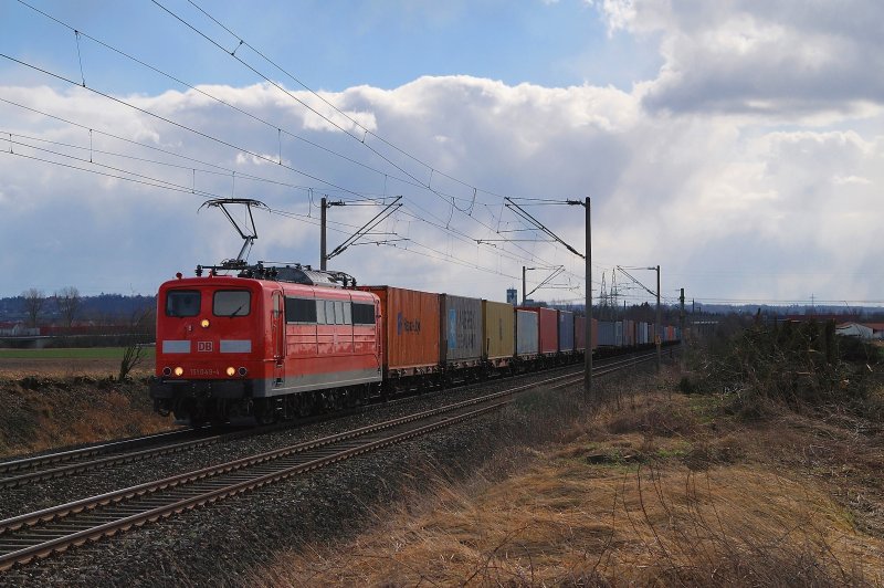 151 049 mit Containerzug bei Ergolding (05.03.2008)