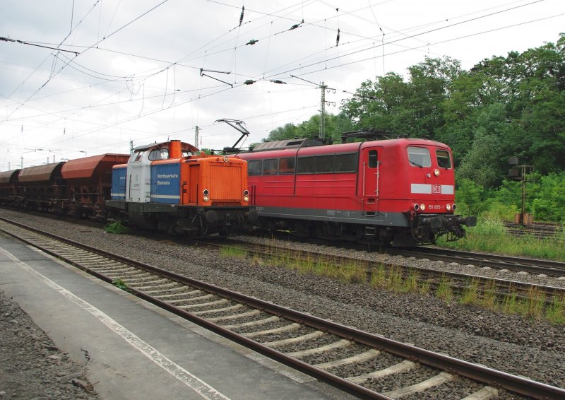 151 055-1 neben 212 297-6 der NBE, die auf ihre nchste Aufgabe wartet. Aufgenommen im Bahnhof Eichenberg am 28.06.2009.