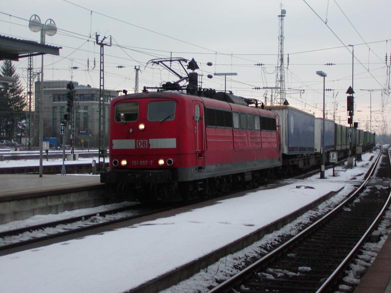 151 057-7 am 04.02.2006 in Karlsruhe Hbf