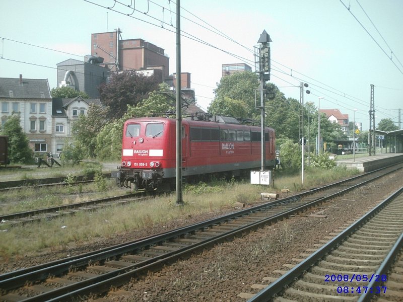 151 059-3 in Peine am 28.05.2008. Sie wartet auf einen 
Stahlzug