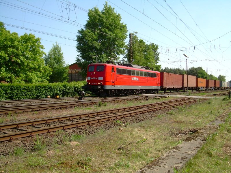 151 060 am 23.5.2007 mit Containerzug in Eystrup  auf dem Weg nach Bremen