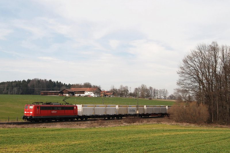 151 060 mit einem G�terzug bei Gro�karolinenfeld (06.03.2007)