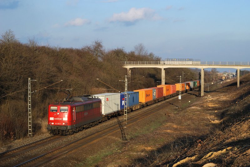 151 063 mit einem Containerzug bei Hattenhofen (19.03.2008)