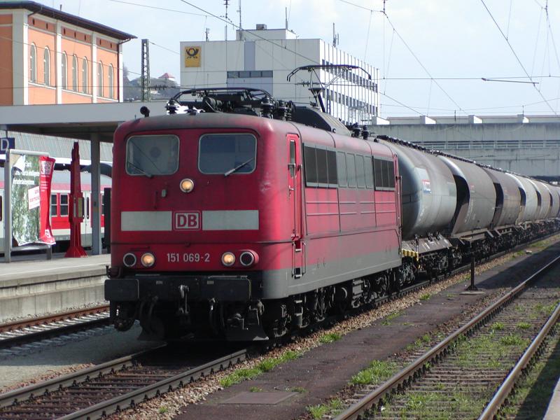 151 069 am 19.04.2006 in Passau Hbf