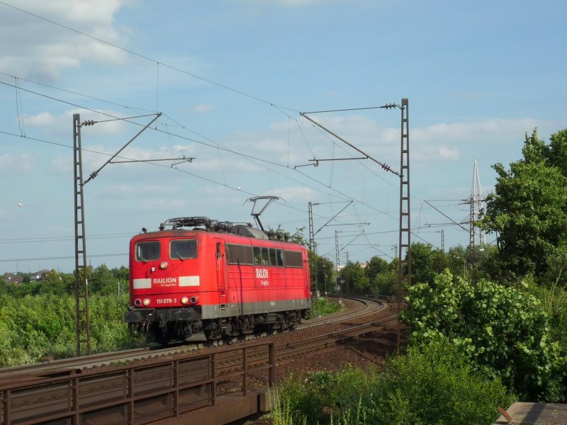151 078-3 als Lz zwischen Mainz-Bischofsheim und dem Abzw.Kostheim. 03.06.09
